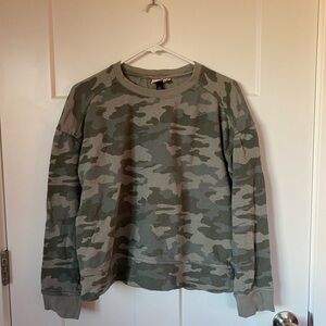 Universal Thread Camo Crewneck Sweater